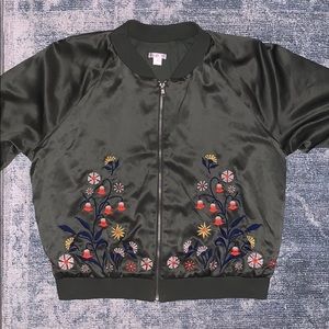 Green bomber jacket. S:L, but easily fits S & M.